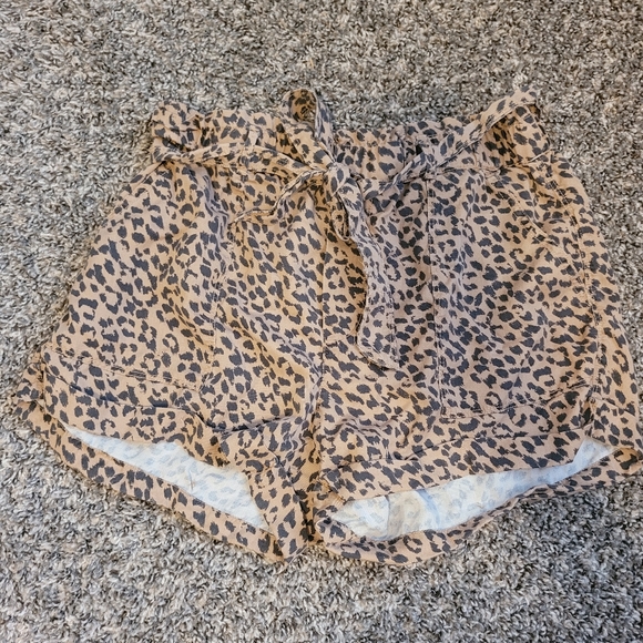 aerie Pants - Aerie Leopard Paperbag Shorts
